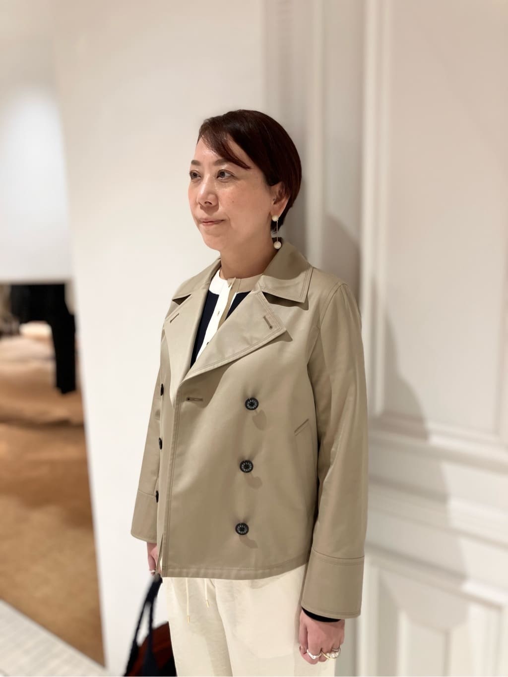 TAJIさんの「DRESSTERIOR｜【ウォッシャブル/撥水素材】Aラインショートトレンチジャケット」を使ったコーディネート