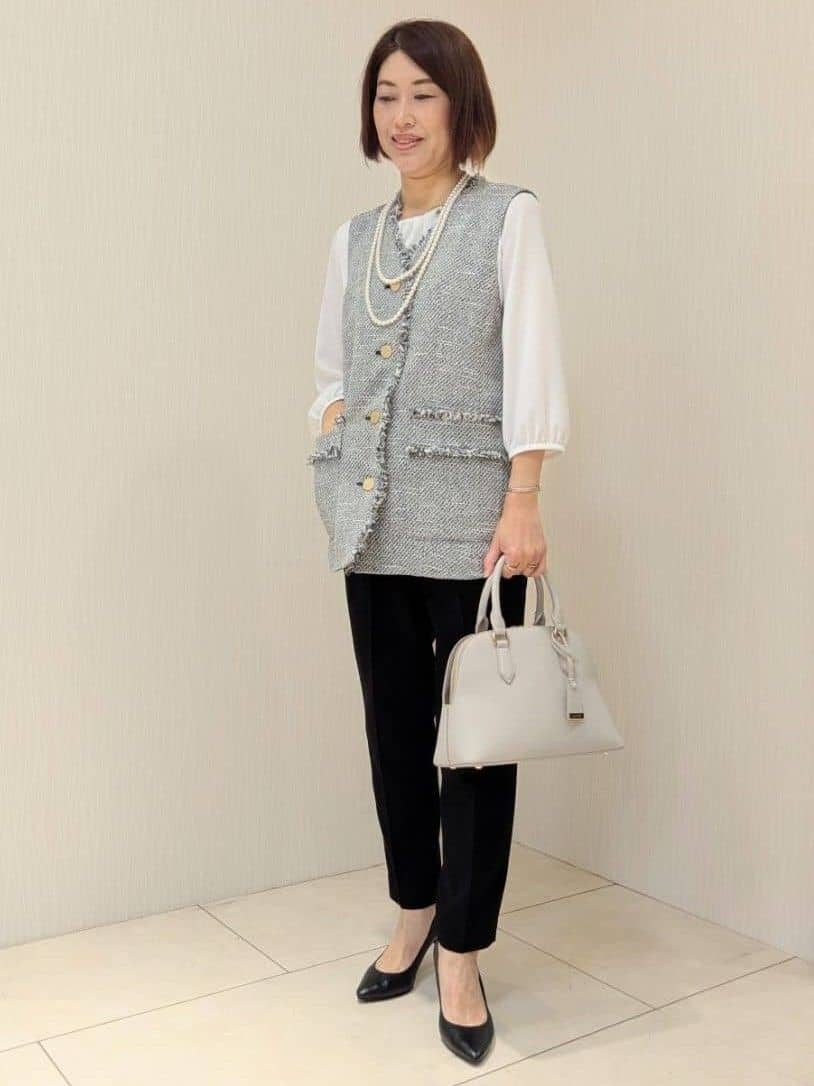 u-macoさんの「UNTITLED｜【オンオフ使える】スラブツイード ジレ」を使ったコーディネート