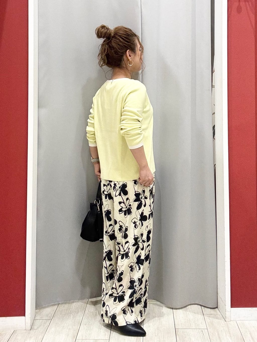 shioさんの「SHOO･LA･RUE｜【洗濯機可/S-LL/アンサンブル可】すっきりと好印象 配色クルーネックニット」を使ったコーディネート