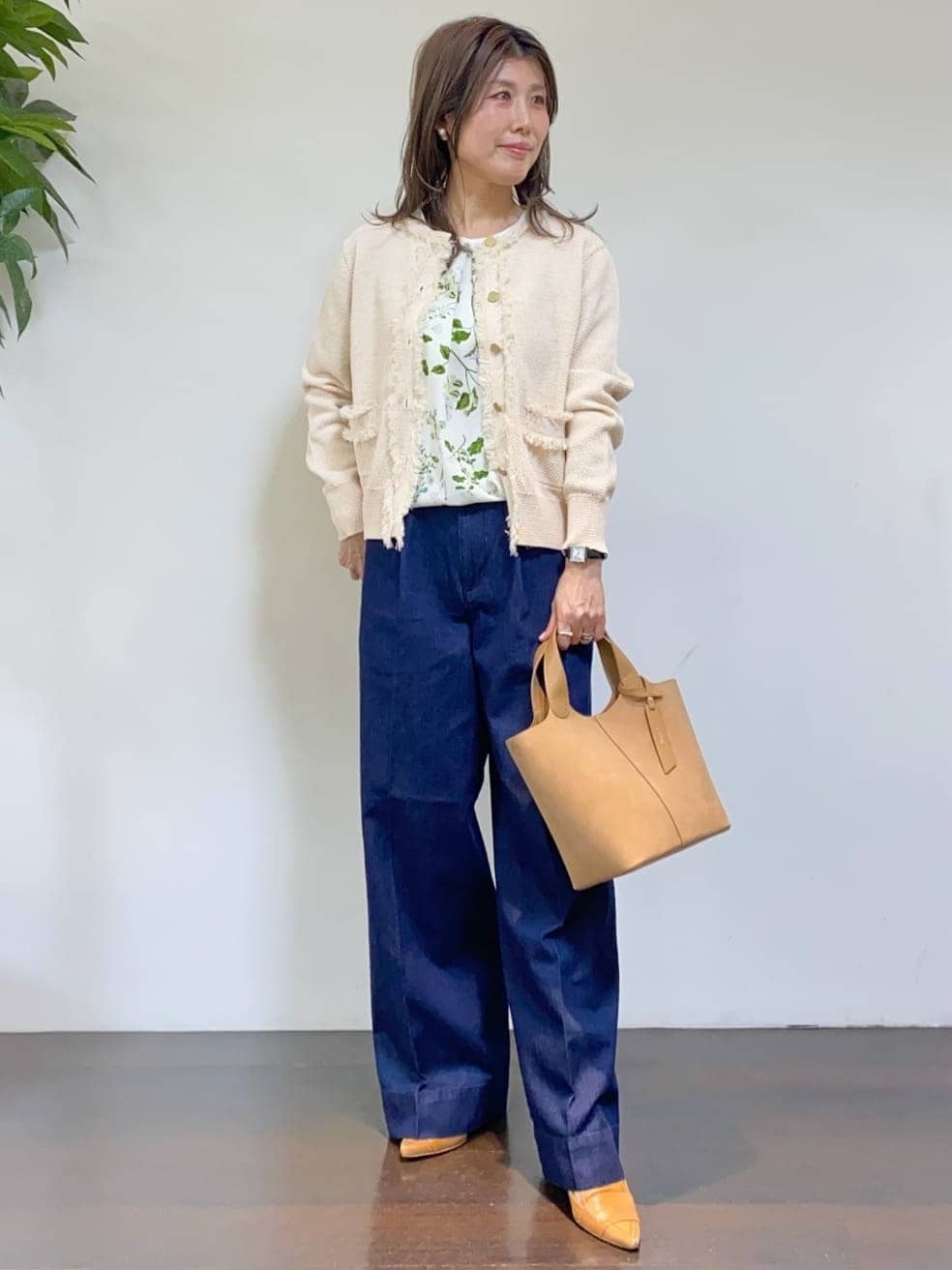 tomoさんの「UNTITLED｜◆【セットアップ可/ワイド】ライトウェイトデニムパンツ」を使ったコーディネート