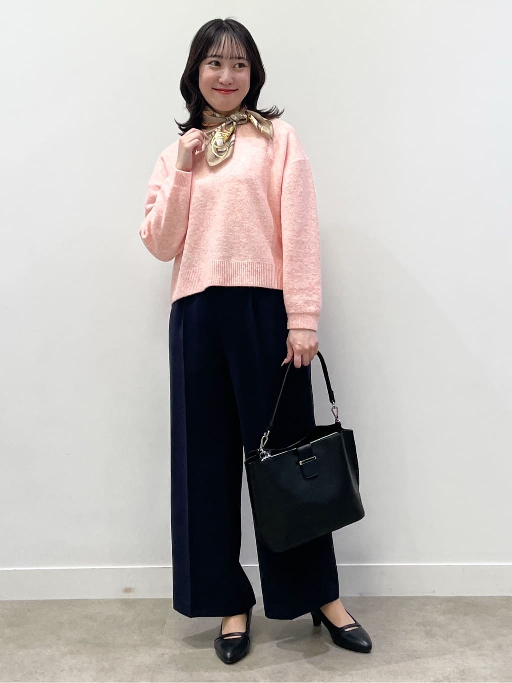 yukariさんの「Reflect｜【選べる5色／ゆったりシルエット】Vネックスパンコールニット」を使ったコーディネート