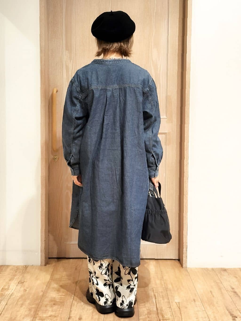 YUKIさんの「SHOO･LA･RUE｜【ライトオンスデニム/S-LL/体型カバー】首元すっきり ワンピにもなるロングデニムシャツ」を使ったコーディネート