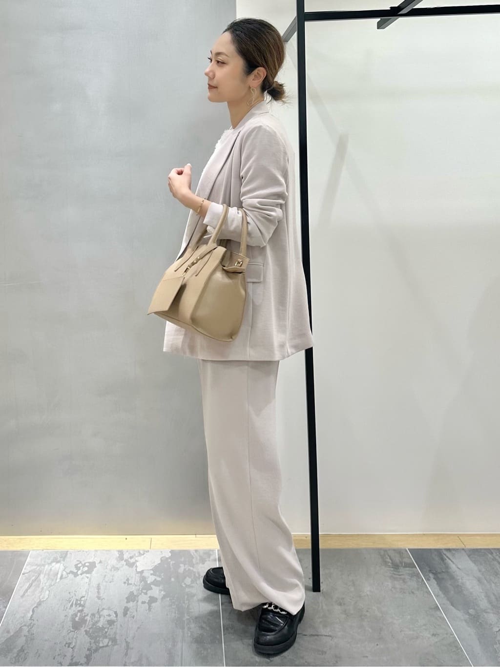 MAIさんの「INDIVI｜【洗える／多機能／SETUP可】着る日傘ダブルジャケット」を使ったコーディネート