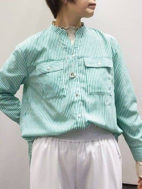 やまちゃんさんの「grove｜【貴島明日香さん着用】お仕事も普段も。今どきワークシャツブラウス」を使ったコーディネート