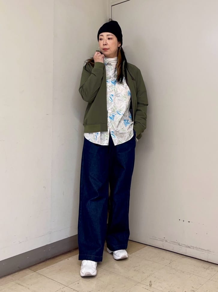 iwさんの「TAKEO KIKUCHI｜スタンドカラー ショート リブ ブルゾン」を使ったコーディネート