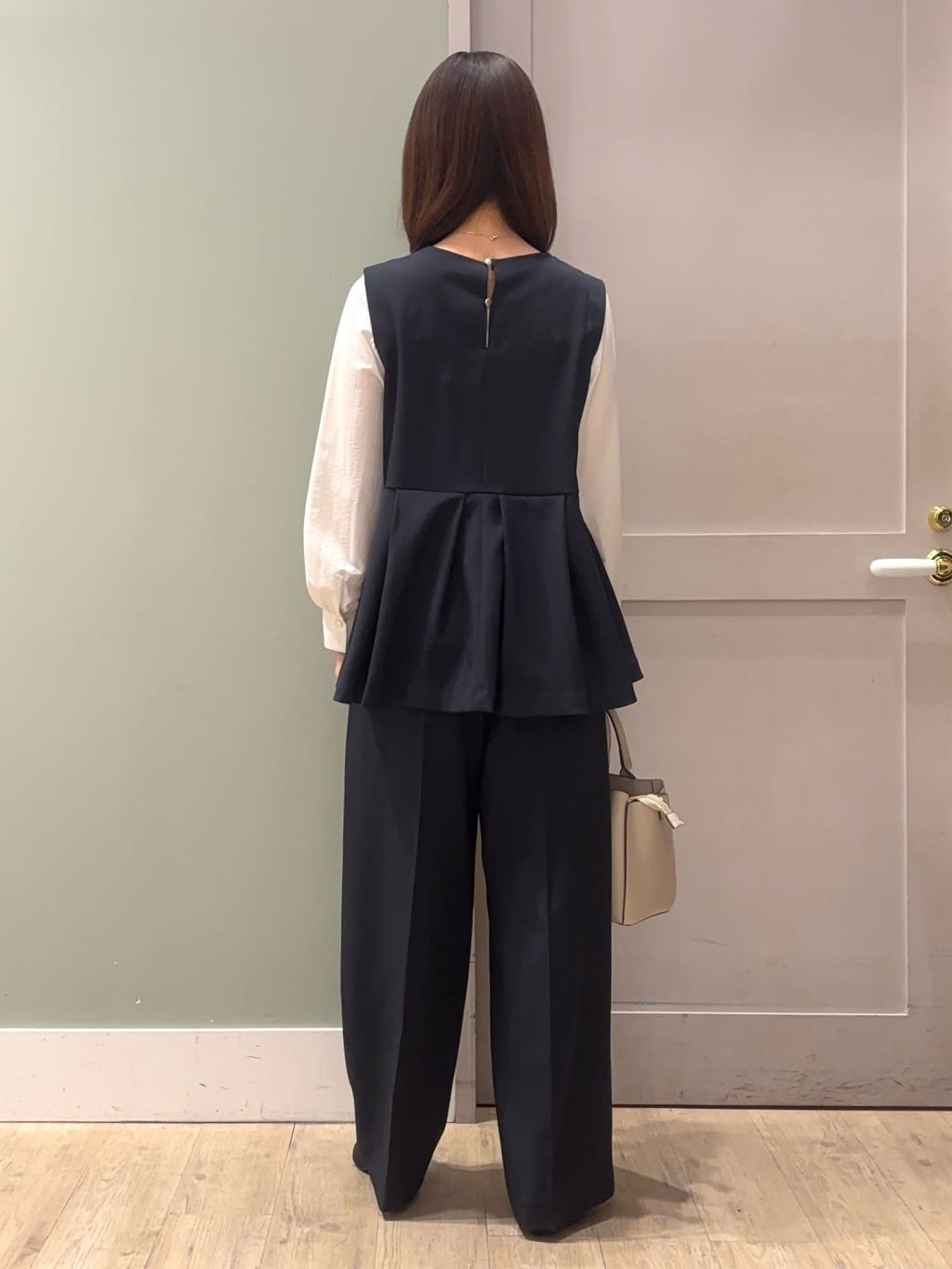 しばみさんの「grove｜【マシンウォッシュ/防シワ/S-3L】着回しできるカセット服ワイドパンツ」を使ったコーディネート
