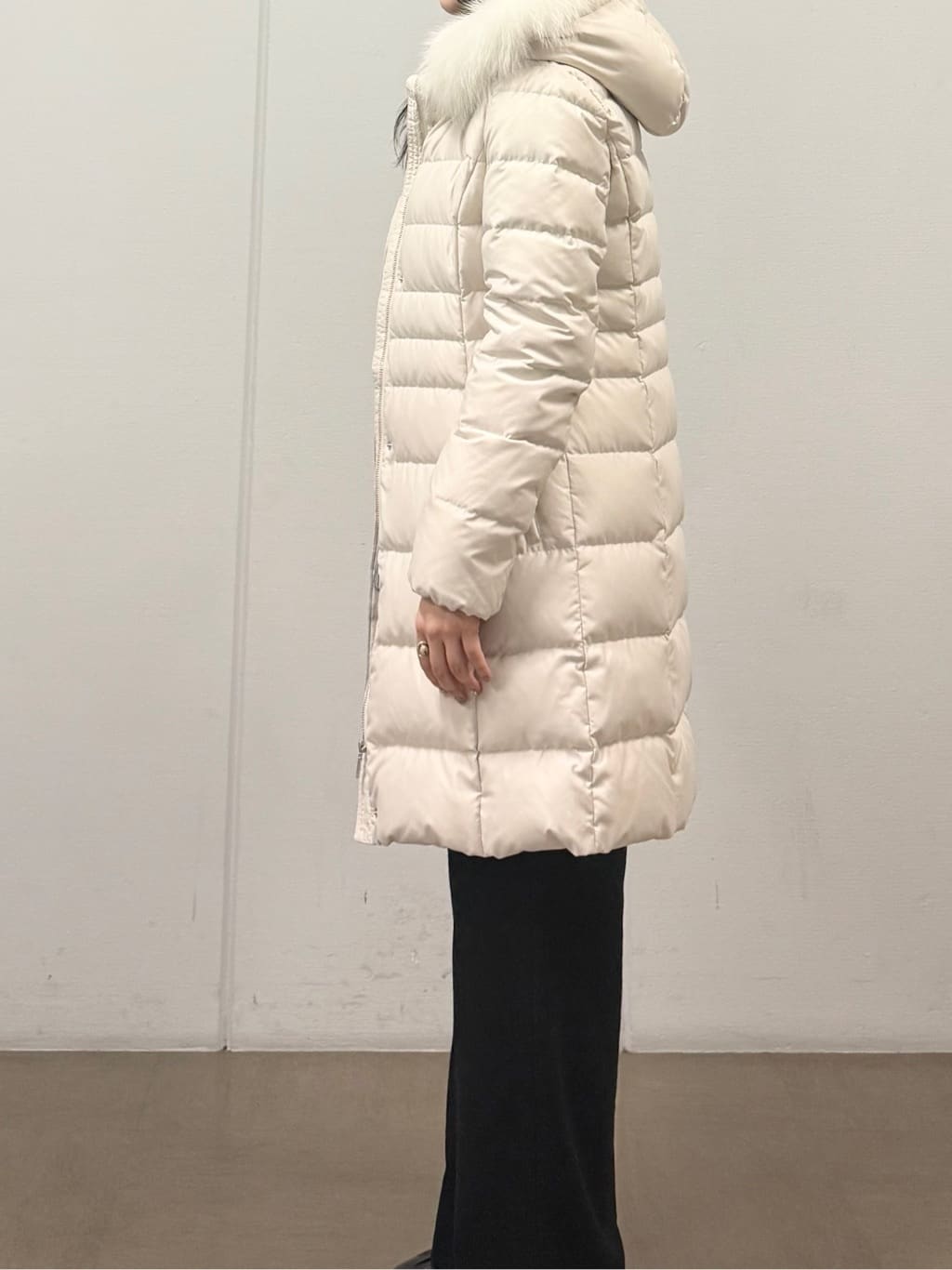 mizukiさんの「INDIVI｜【名品／撥水／抗菌防臭】ロング丈リサイクルダウンコート」を使ったコーディネート