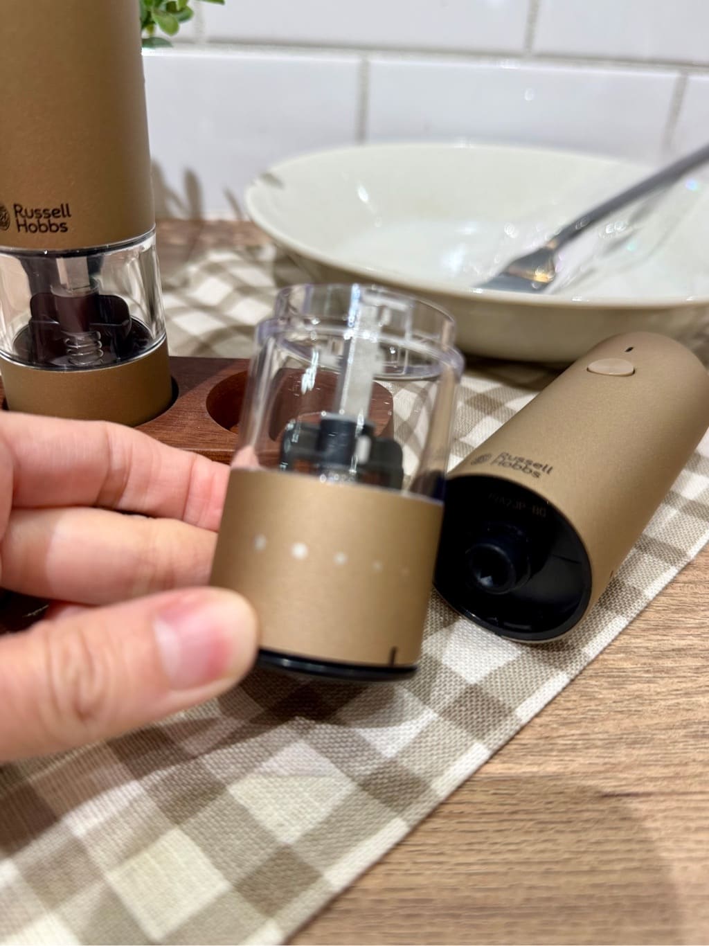 usaminさんの「212 KITCHEN STORE｜充電式ミル ソルト＆ペッパー ミニ 2本セット ブラウンゴールド ＜Russell Hobbs  ラ」を使ったコーディネート