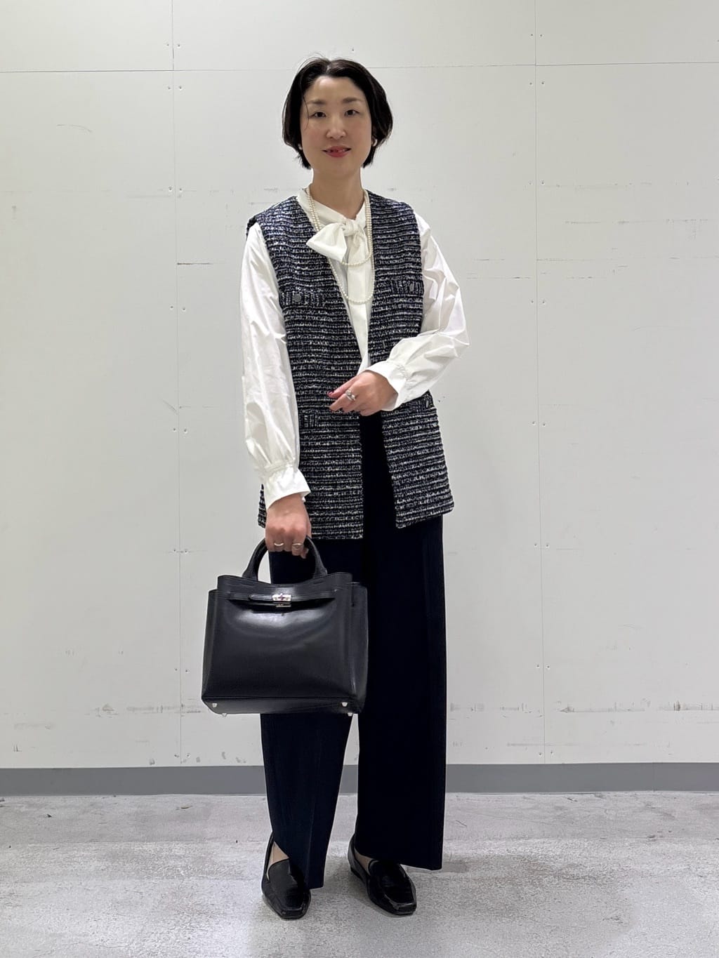 yuriさんの「INDIVI｜【2点セット／洗える】ツイードジレ＆ボウタイブラウス」を使ったコーディネート