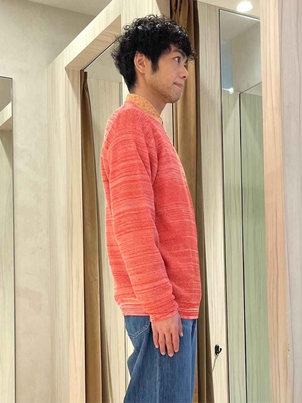 URAさんの「TAKEO KIKUCHI｜【洗える】カラースプリングニット」を使ったコーディネート