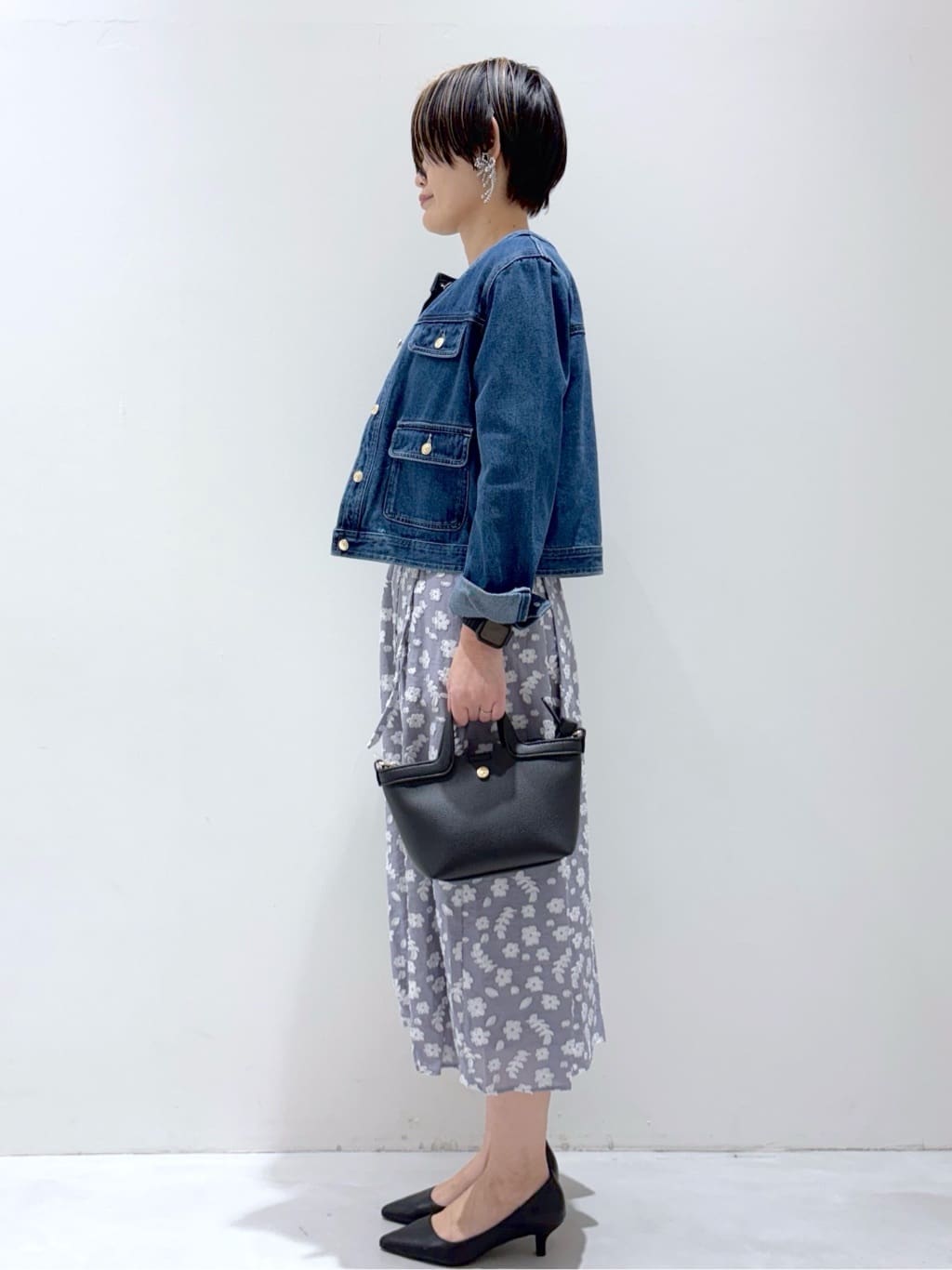 こじさんの「OPAQUE.CLIP｜ミニマルノーカラーデニムジャケット【洗濯機OK】」を使ったコーディネート