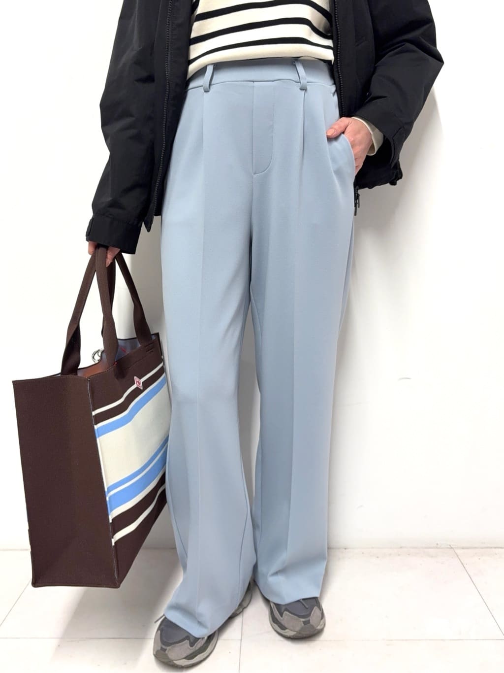 Nishijimaさんの「DRESSTERIOR｜【ウォッシャブル/撥水素材】撥水ツイル マウンテンパーカー」を使ったコーディネート