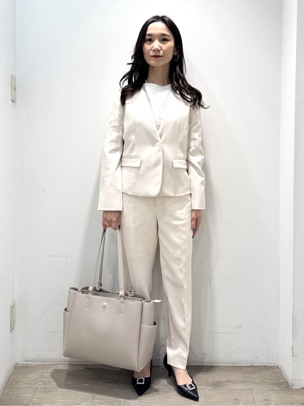 yuicciさんの「OPAQUE.CLIP｜《通勤／セットアップ対応》 パイピングVネックジャケット【洗濯機OK】」を使ったコーディネート