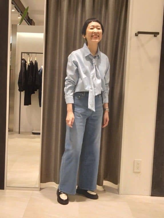 まちこさんの「UNTITLED｜【定番人気/はっ水/洗える】タスランショートトレンチコート」を使ったコーディネート