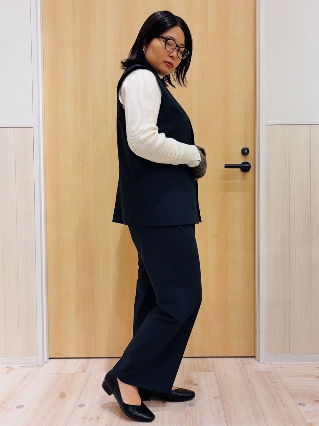 すーさんの「SHOO･LA･RUE｜【セットアップ可/S-LL/洗濯機可】サッと羽織ってこなれ見え ダブルブレストジレ」を使ったコーディネート