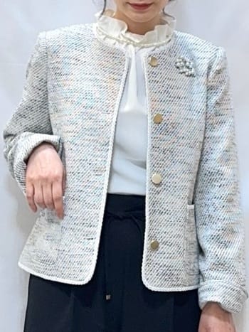 𝐇𝐢𝐫𝐨𝐦𝐢さんの「SHOO･LA･RUE｜【洗濯機可】上品で華やか スタンドフリルブラウス」を使ったコーディネート