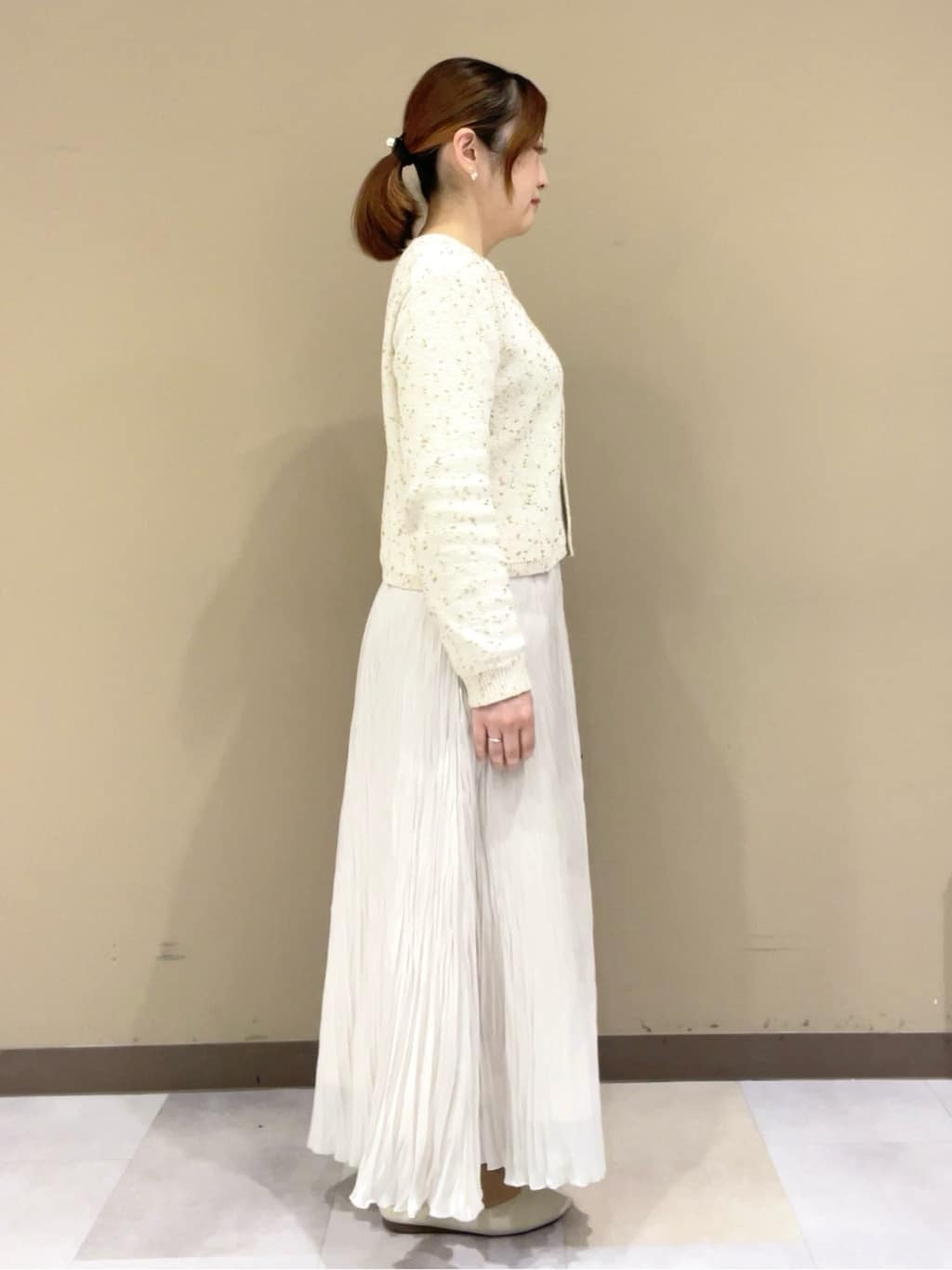 Tomoさんの「UNTITLED｜◆【洗える/すっきり丈】ラメノット ニットカーディガン」を使ったコーディネート