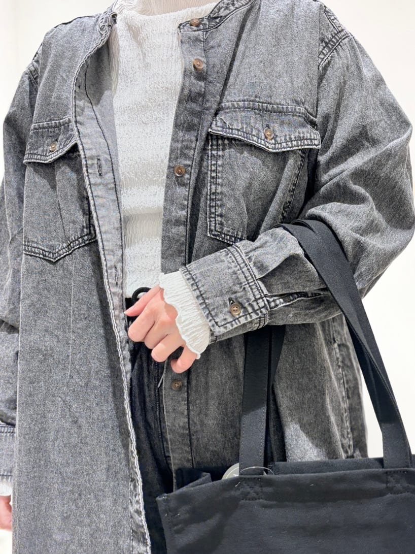 c_h_i_k_aさんの「SHOO･LA･RUE｜【ライトオンスデニム/S-LL/体型カバー】首元すっきり ワンピにもなるロングデニムシャツ」を使ったコーディネート