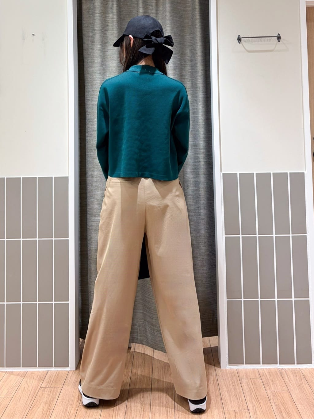 Kotoさんの「grove｜ツータック ワイドチノパンツ」を使ったコーディネート