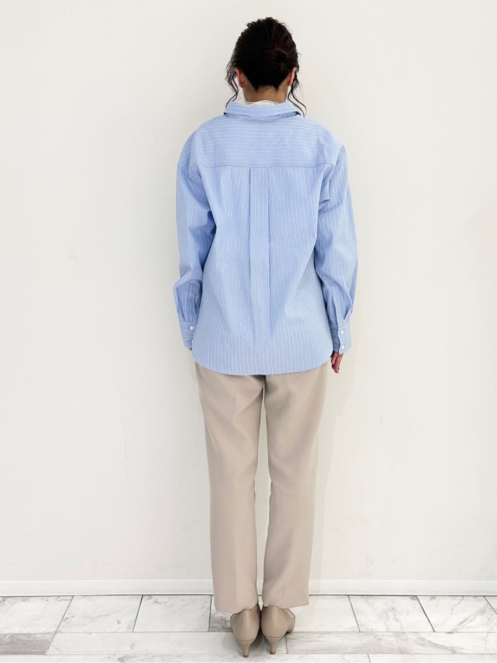 りなさんの「OPAQUE.CLIP｜ステップヘムテーパードパンツ／セットアップ対応可【洗濯機OK】」を使ったコーディネート