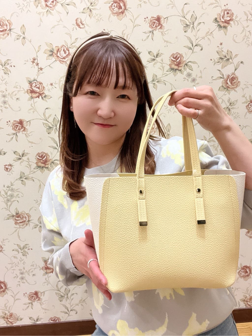 ゆっきーさんの「SHOO･LA･RUE｜【洗濯機可/S-LL】ゆるシルエット 甘すぎない　大人の花柄もちもちニット」を使ったコーディネート