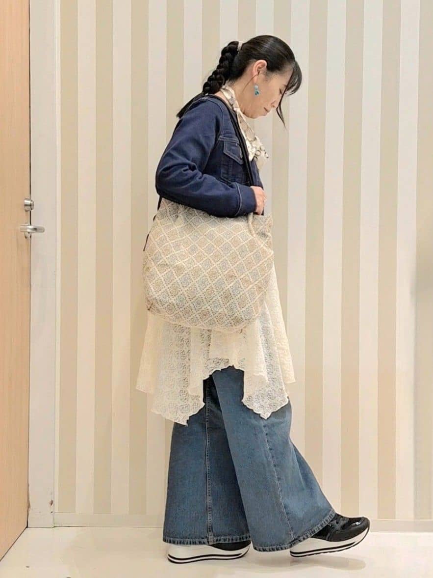 Saoさんの「SHOO･LA･RUE｜【前後2WAYネック】レイヤードスタイルにおすすめ レースキャミチュニック」を使ったコーディネート