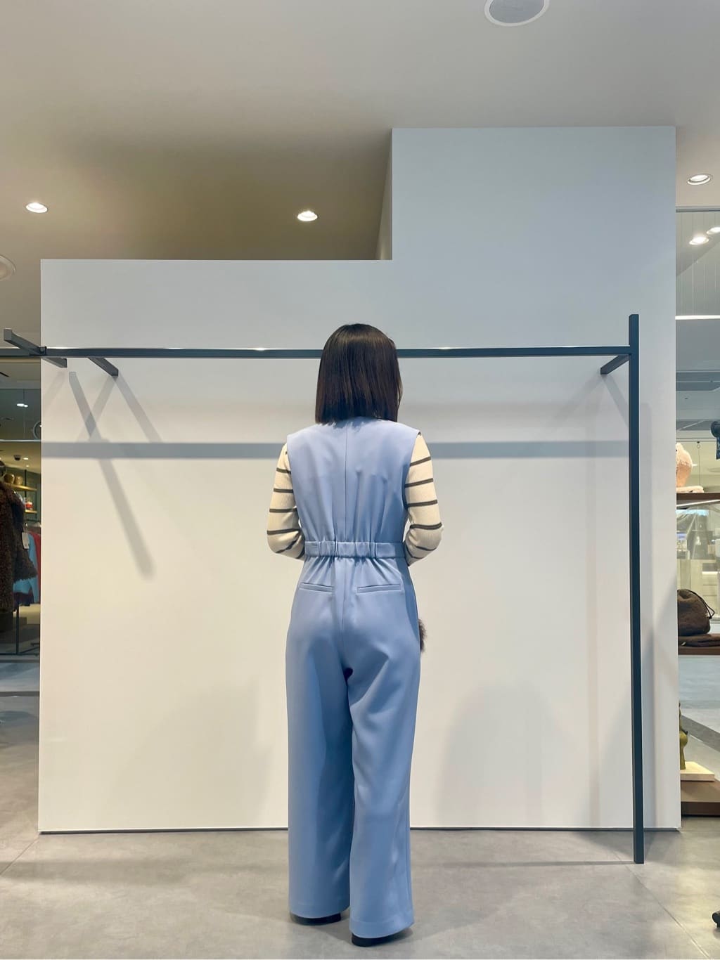 amiさんの「INDIVI｜【オケージョン／セレモニー／セットアップ可能】ダブルクロスサロペット」を使ったコーディネート