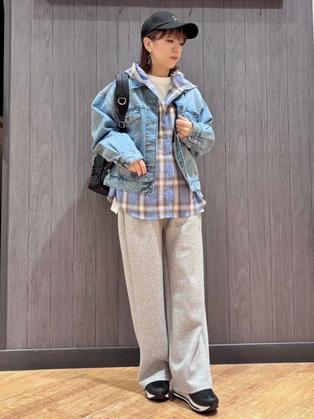 meiさんの「SHOO･LA･RUE｜【SHOO・LA・RUE DENIM】羽織るだけでこなれる　オーバーサイズデニムジャケット」を使ったコーディネート