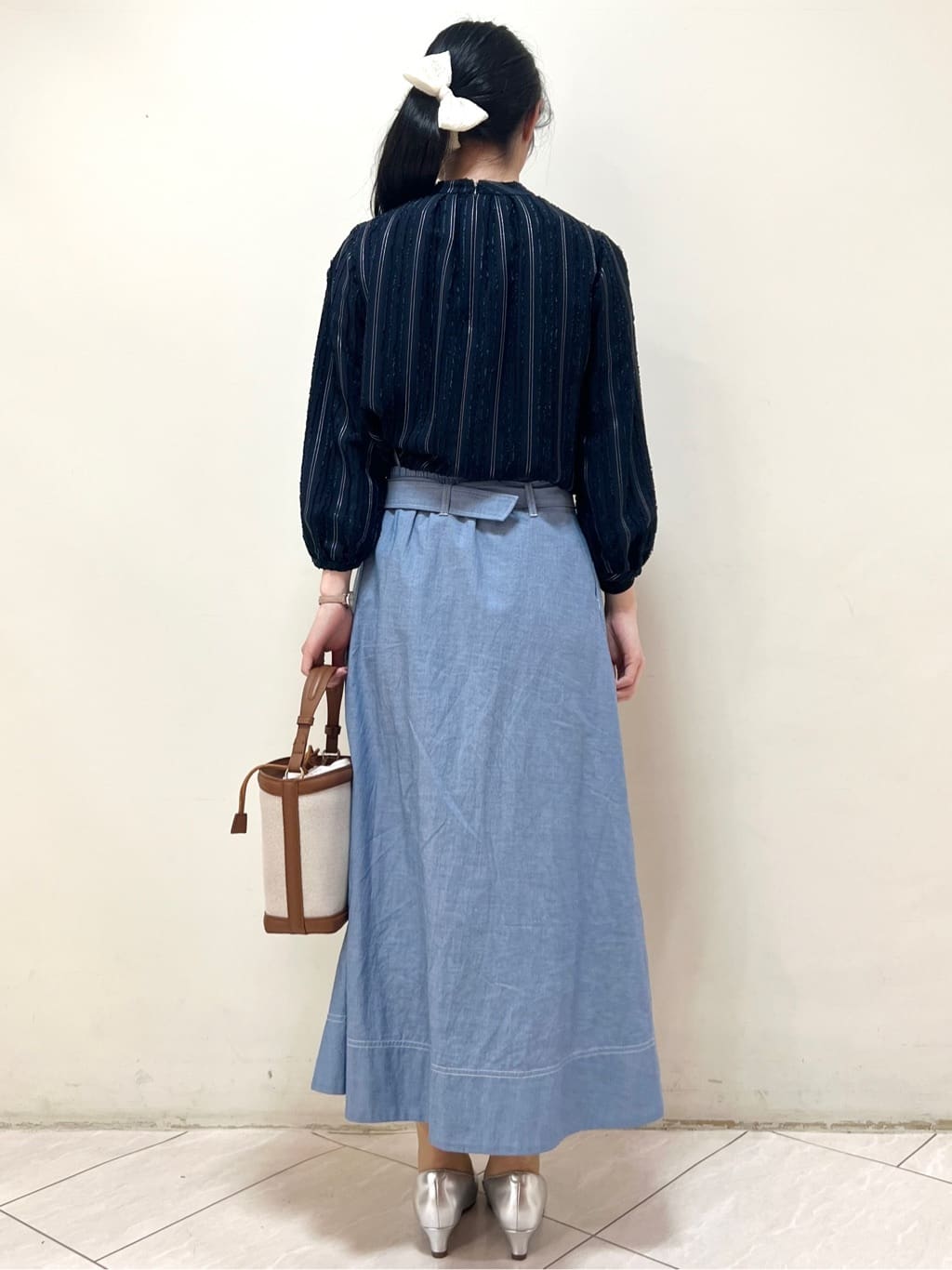 yanaさんの「Reflect｜【セットアップ可】ストライプ柄ジャカードブラウス」を使ったコーディネート