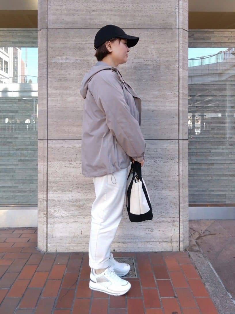 ヒロコジさんの「SHOO･LA･RUE｜【SHOO・LA・RUE DENIM】大人のきれいめカジュアルに デニムテーパードパンツ」を使ったコーディネート