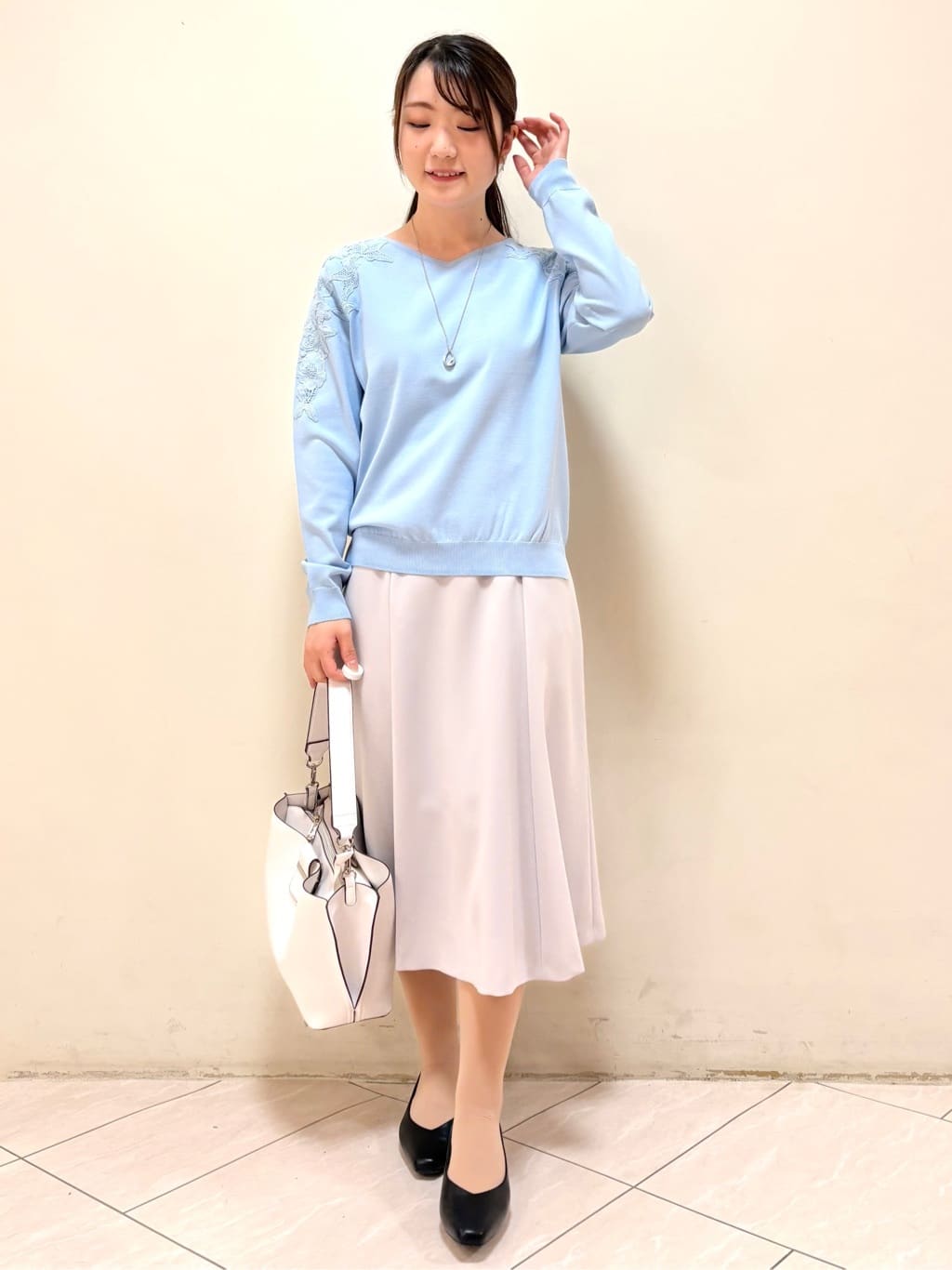 mikiさんの「Reflect｜レースデザインスリーブニットプルオーバー」を使ったコーディネート