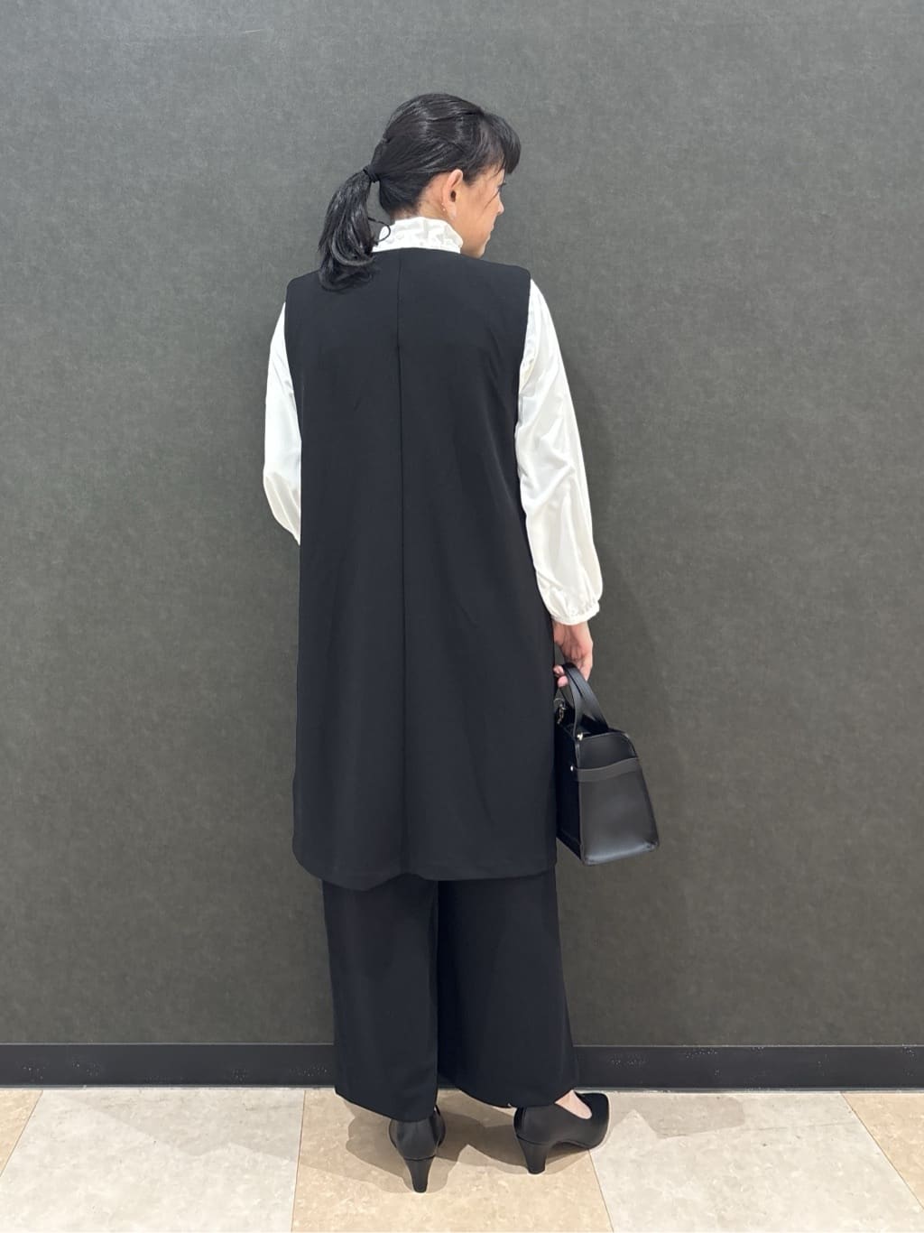 わかさんの「SHOO･LA･RUE｜【洗濯機可】上品で華やか スタンドフリルブラウス」を使ったコーディネート
