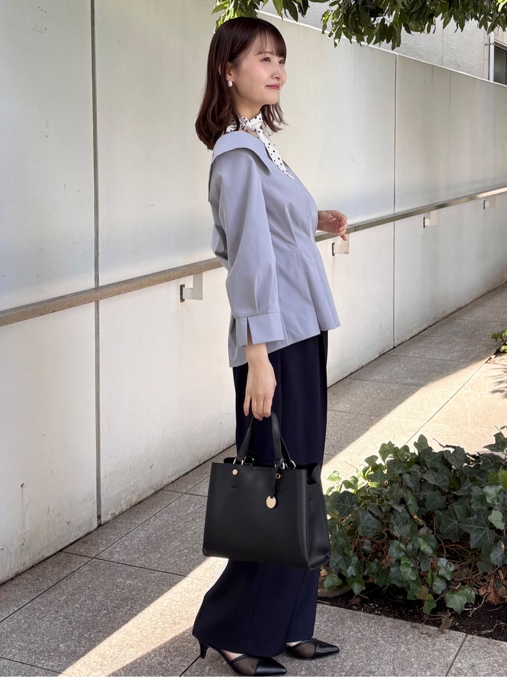みさかさんの「index｜カシュクールタックシャツ【洗濯機OK／ストレッチ】」を使ったコーディネート