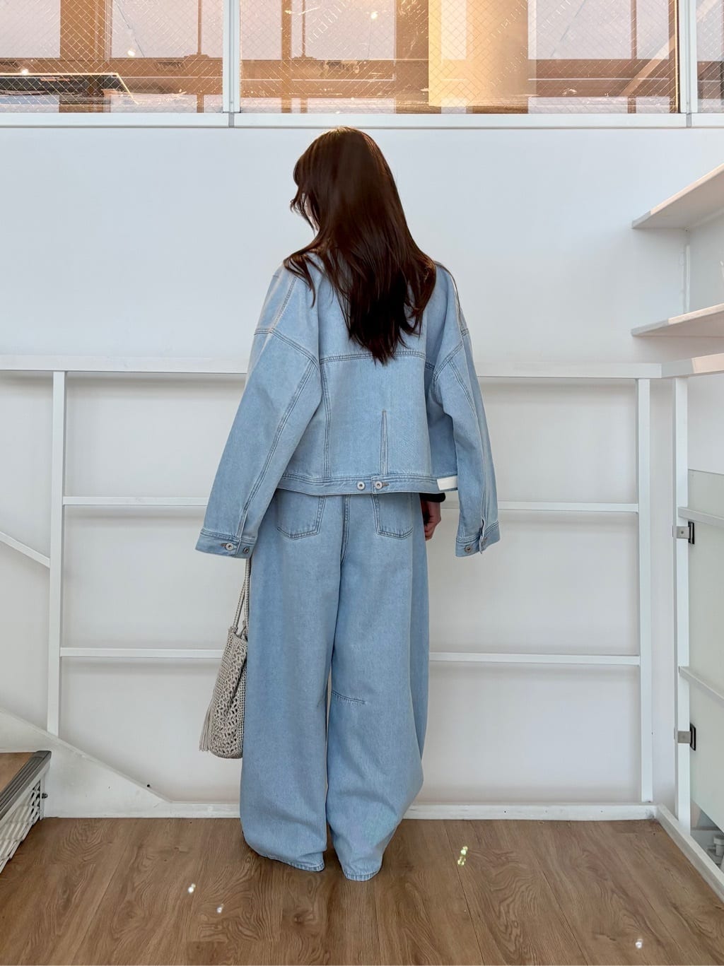 ibukiさんの「INDIVI｜オフショルスリットリブニット」を使ったコーディネート