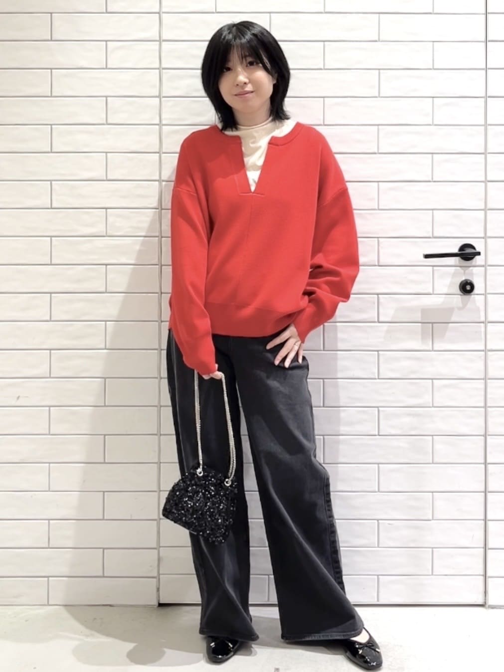 しおりさんの「OPAQUE.CLIP｜キーネックデザインニット【洗濯機OK】」を使ったコーディネート