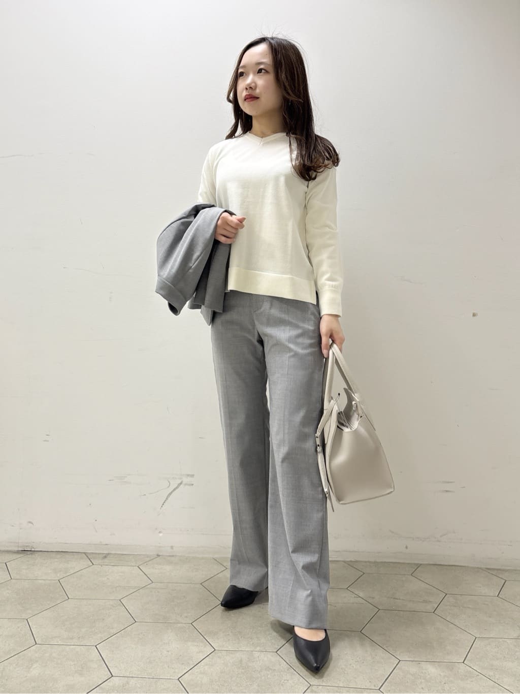 kahoさんの「INDIVI｜【ラム革／美脚／通勤】レザーパンプス」を使ったコーディネート