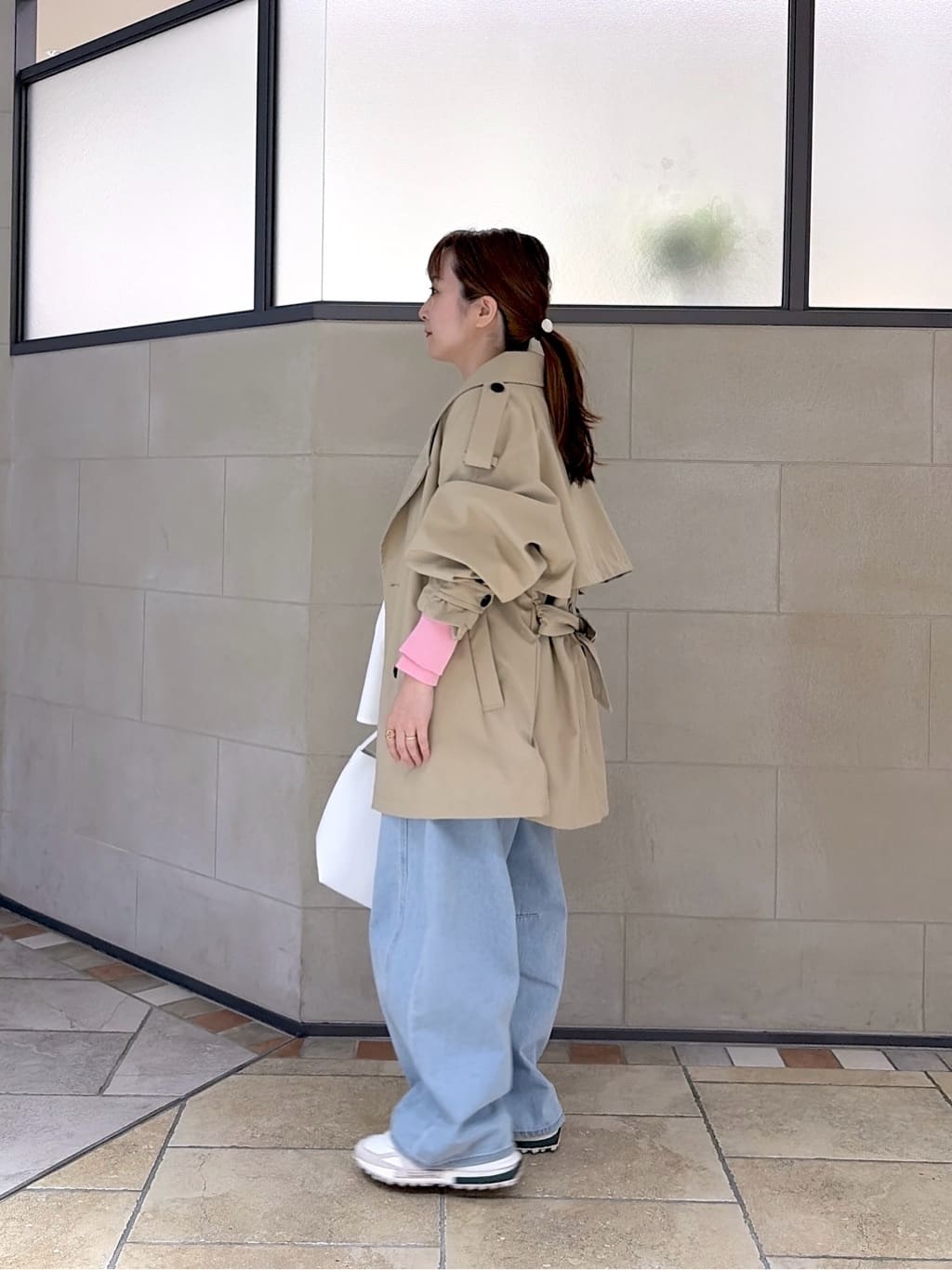 よねさんの「INDIVI｜【撥水】ボンディングショートトレンチ」を使ったコーディネート