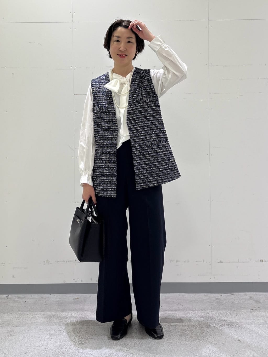 yuriさんの「INDIVI｜【2点セット／洗える】ツイードジレ＆ボウタイブラウス」を使ったコーディネート
