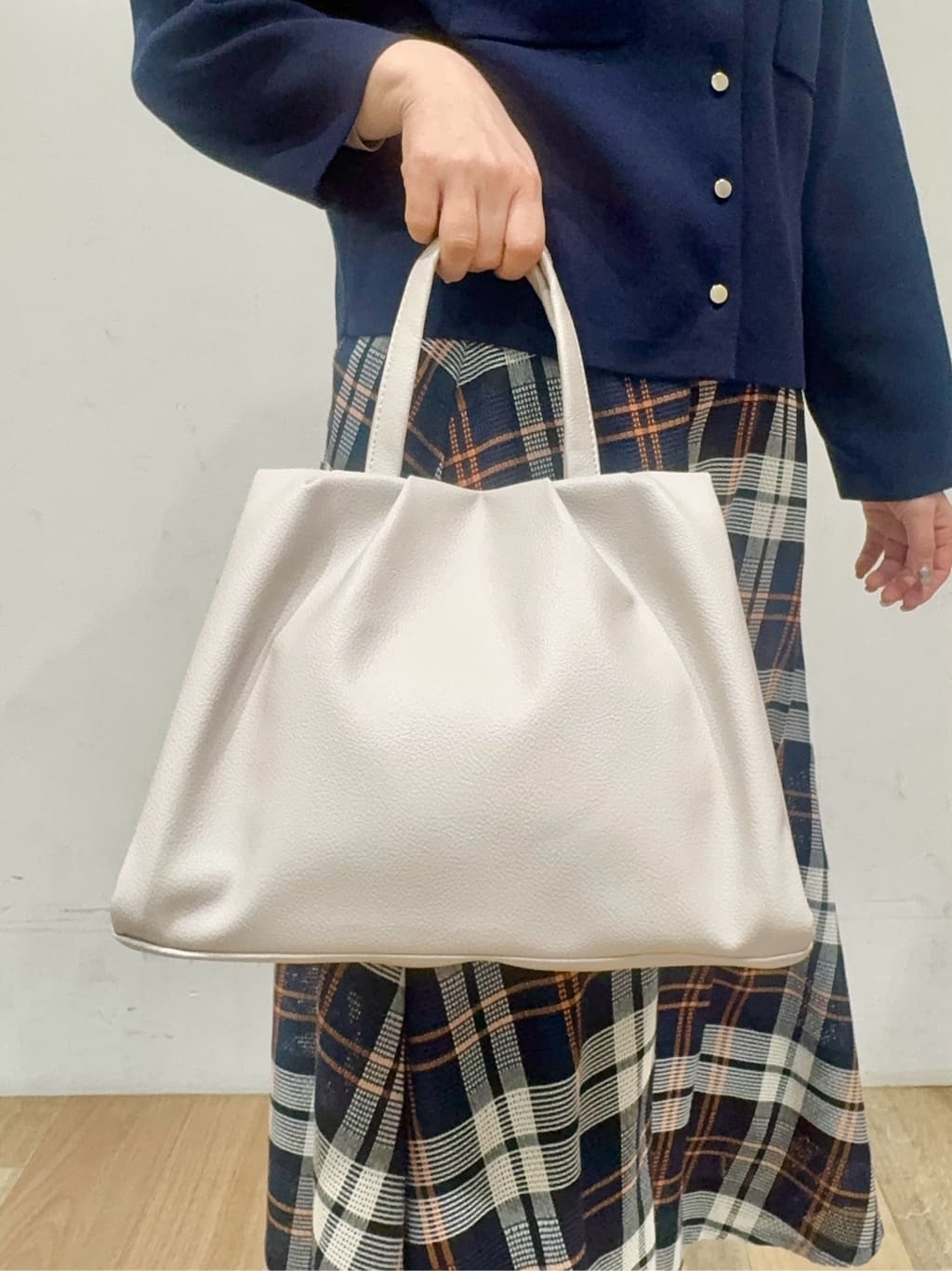 miさんの「grove｜高評価！一枚でも羽織でも、大人のTOPS風カーディガン」を使ったコーディネート