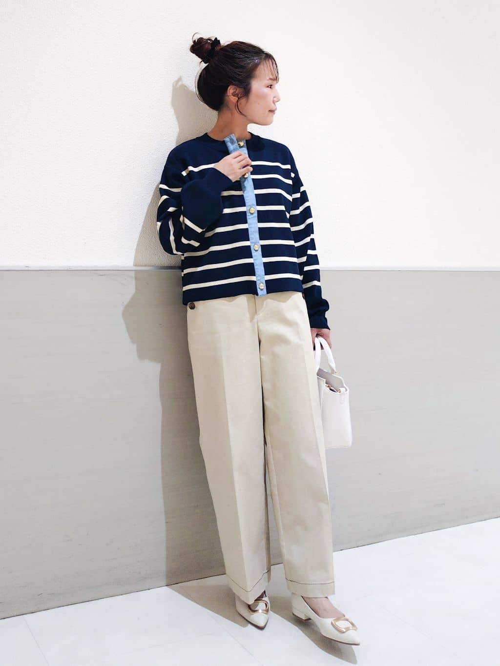 maruさんの「THE SHOP TK｜【羽織るだけでこなれ感を演出】デニム切替カーディガン」を使ったコーディネート