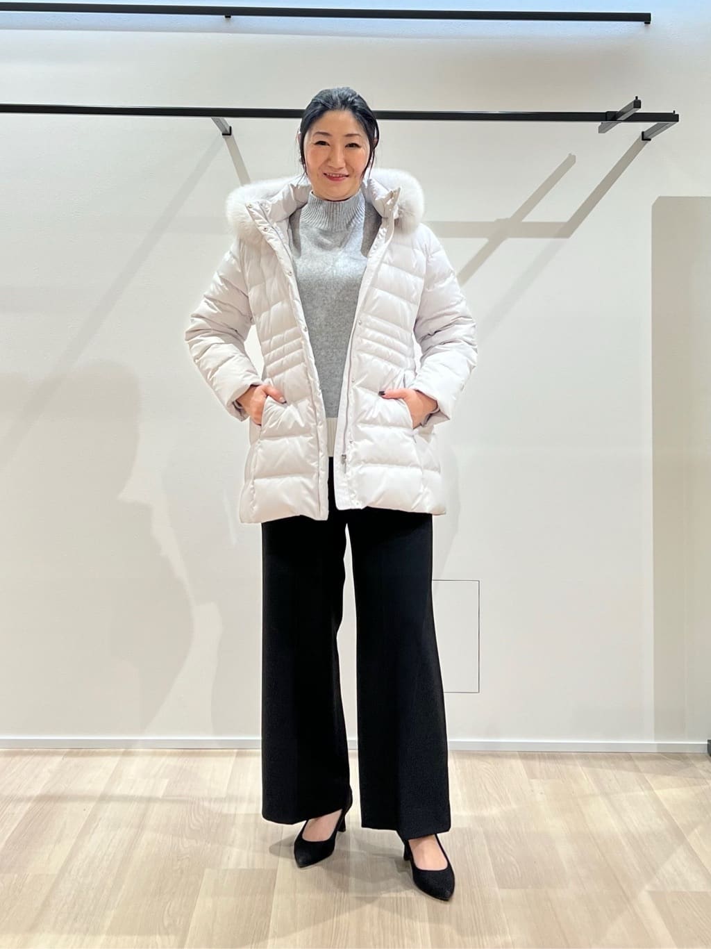 TOMOMIさんの「UNTITLED｜【はっ水機能/フード取り外し可】ミディダウンコート」を使ったコーディネート