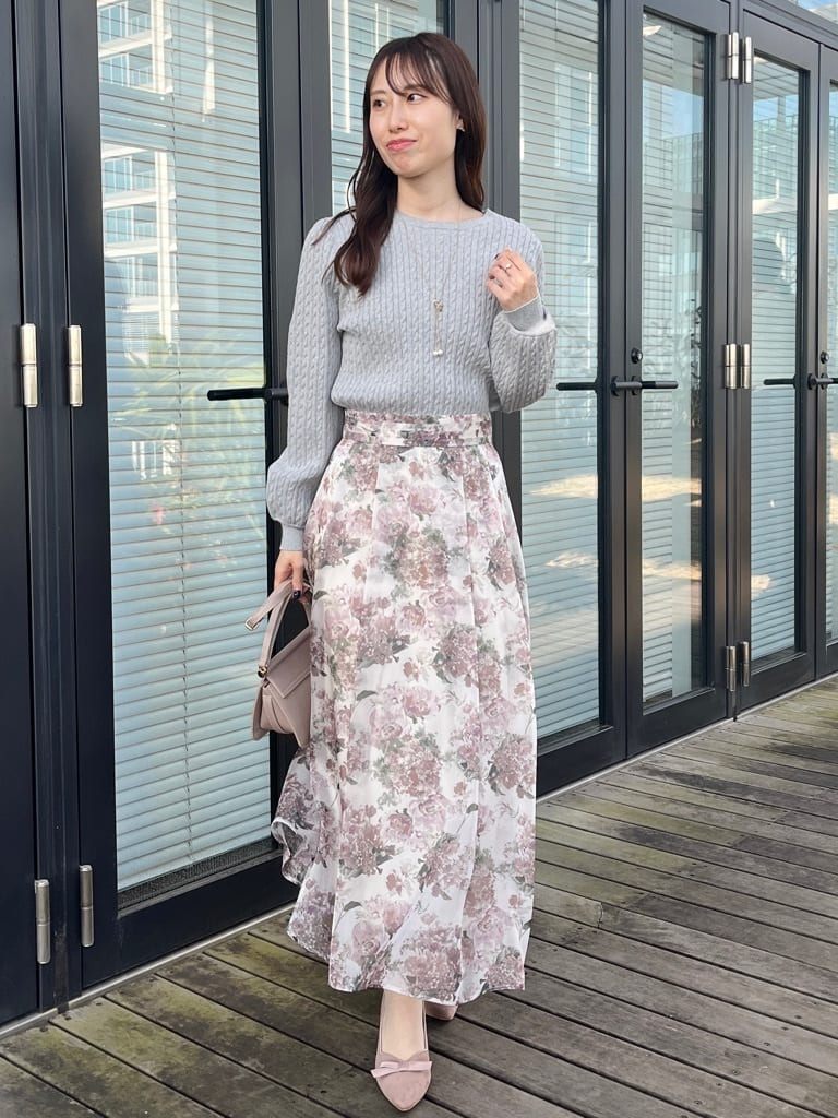 はばさんの「Couture brooch｜【洗える】リボンエンブロ細ケーブルニット」を使ったコーディネート