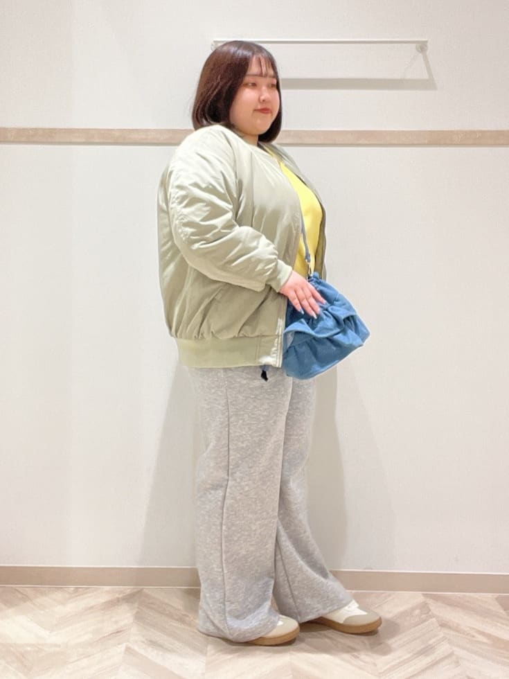 ゆめさんの「SHOO･LA･RUE｜【S-LL】大人も取り入れやすい BIGシルエット MA－1ブルゾン」を使ったコーディネート