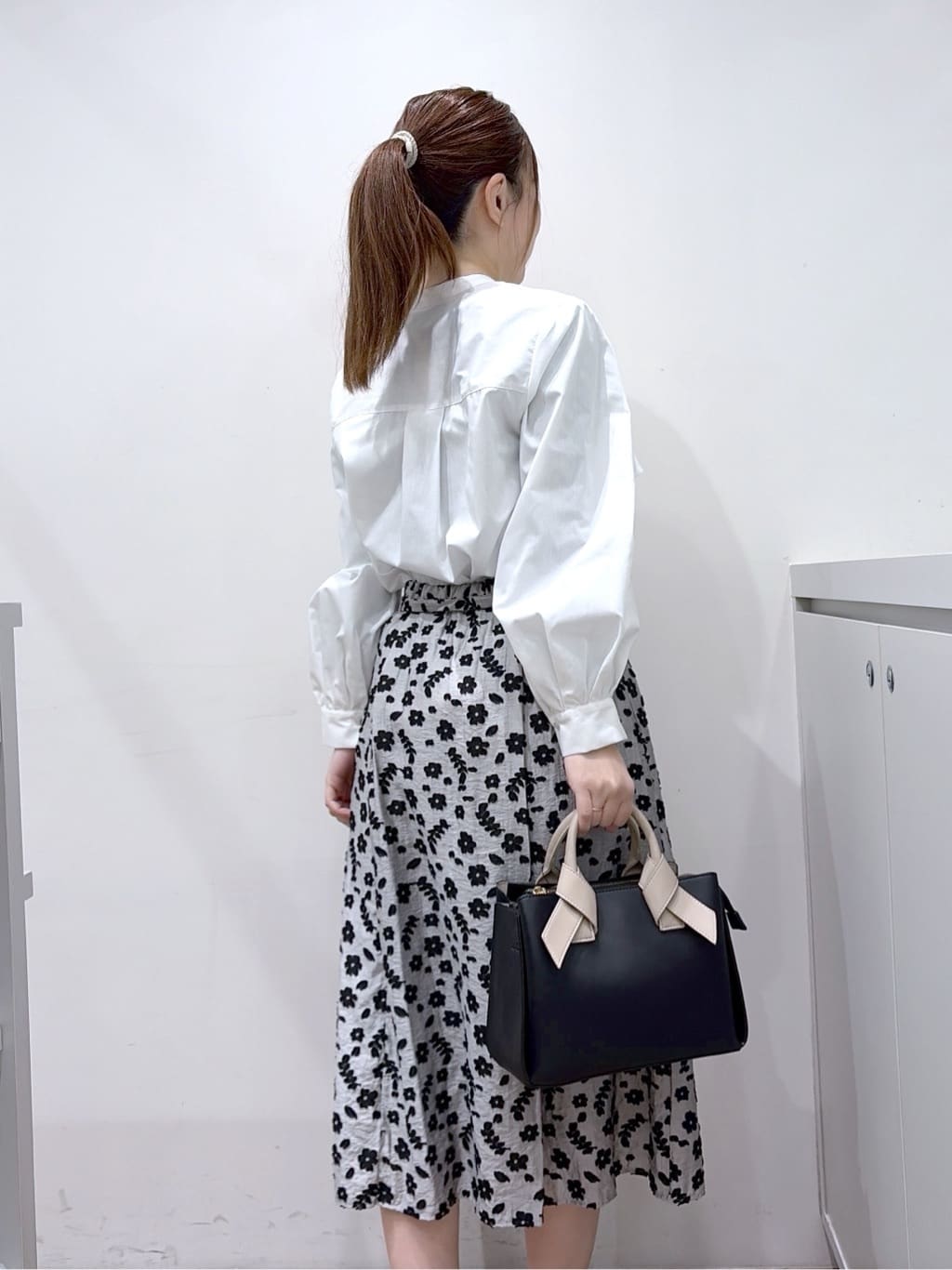 Junさんの「index｜フリルキーネックシャツ【洗濯機OK／イージーアイロン／防シワ】《XS～LL／7col》」を使ったコーディネート