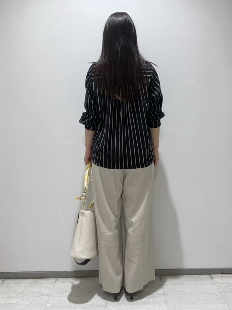 meiさんの「INDIVI｜【ハンドル2WAY／A4収納】スカーフハンドル バケツバッグ」を使ったコーディネート