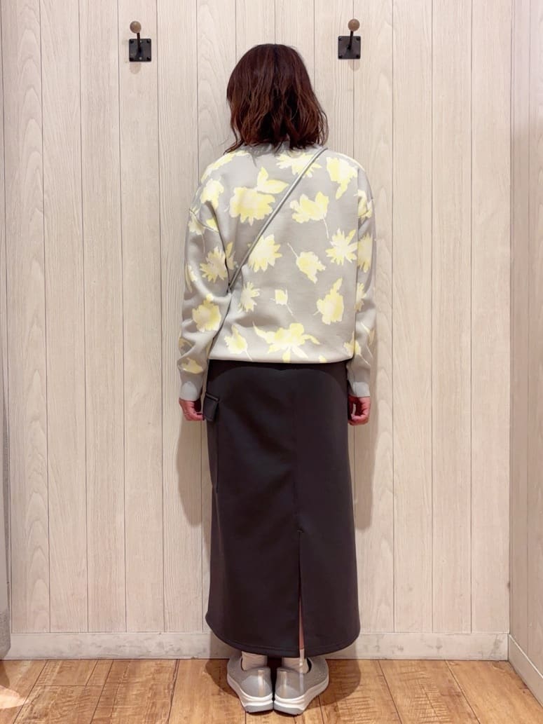 あいこさんの「SHOO･LA･RUE｜【洗濯機可/S-LL】ゆるシルエット 甘すぎない　大人の花柄もちもちニット」を使ったコーディネート