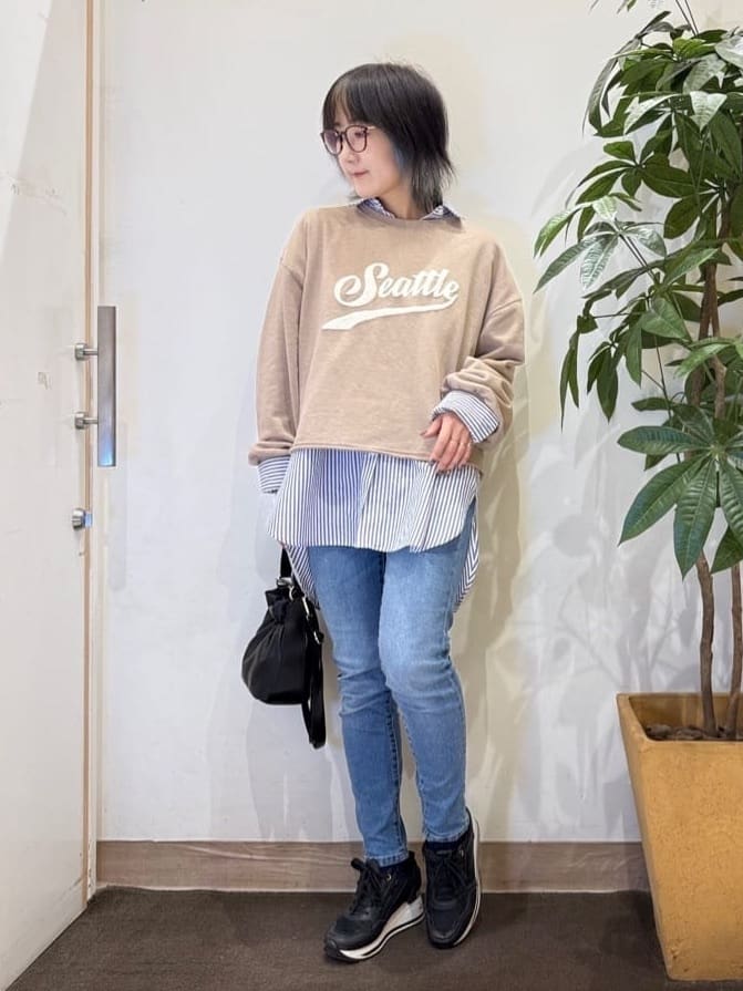 misakiさんの「SHOO･LA･RUE｜【SHOO・LA・RUE DENIM】毎日使いたくなる ストレッチデニムスキニーパンツ」を使ったコーディネート