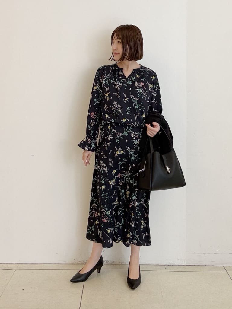 yoshiyaさんの「INDIVI｜【ラム革／美脚／通勤】レザーパンプス」を使ったコーディネート