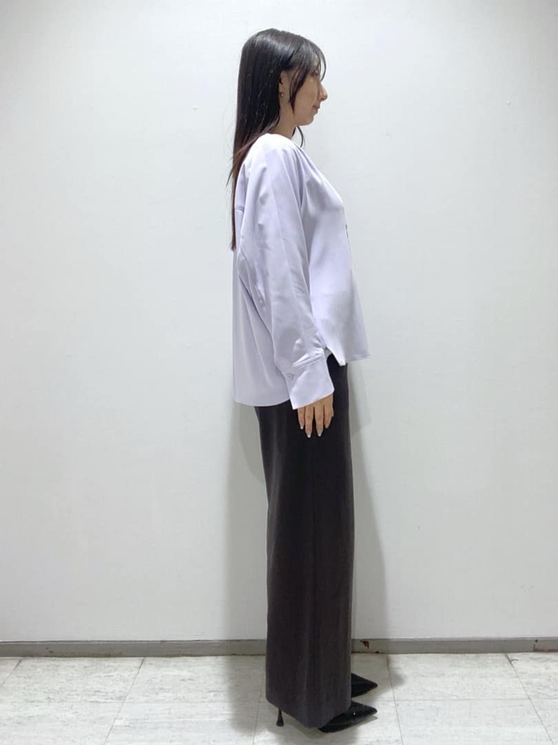 meiさんの「INDIVI｜【洗える／レイヤードにおすすめ】シャーリングレース ロングTシャツ」を使ったコーディネート
