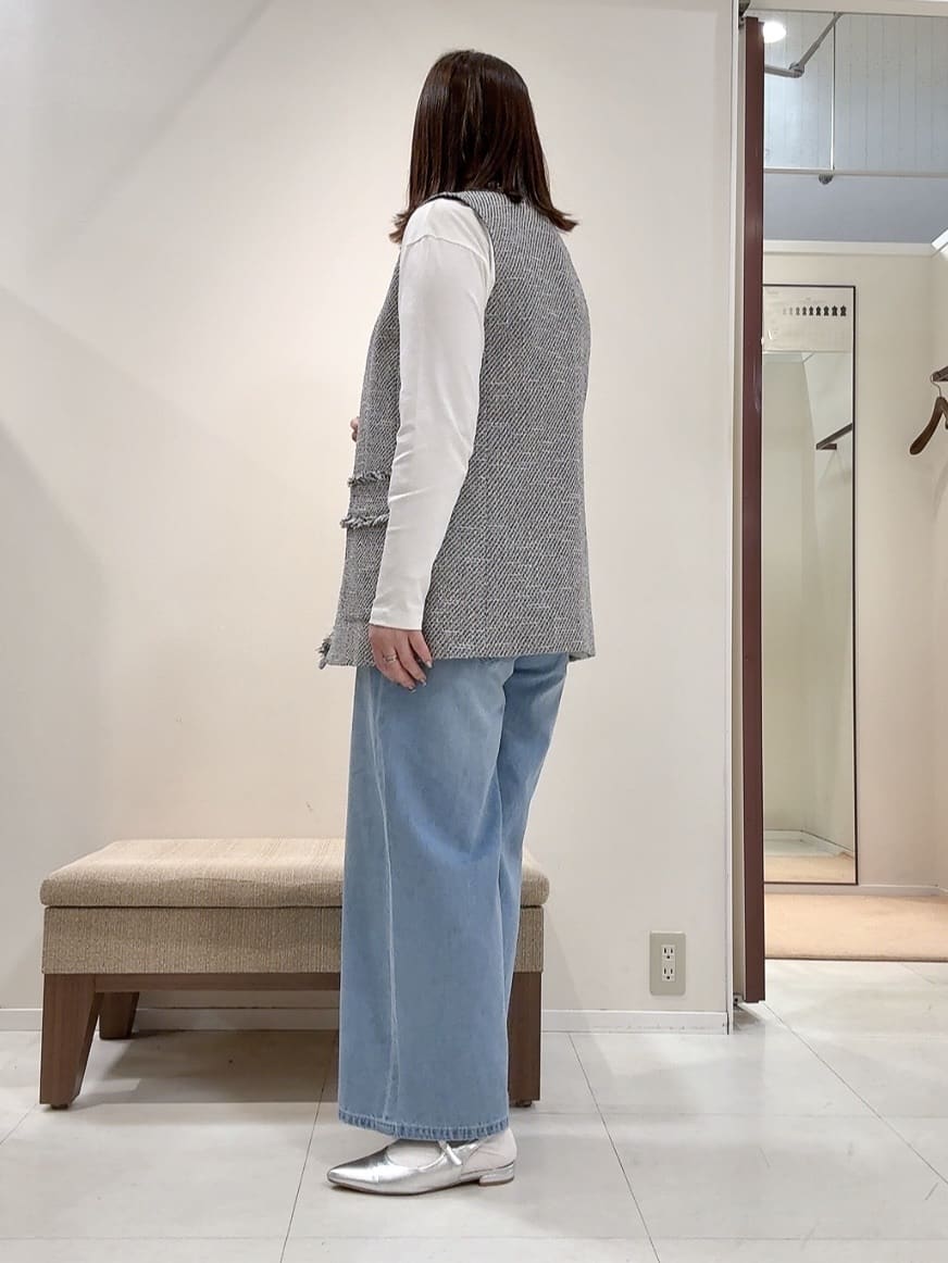 YUIさんの「UNTITLED｜【オンオフ使える】スラブツイード ジレ」を使ったコーディネート